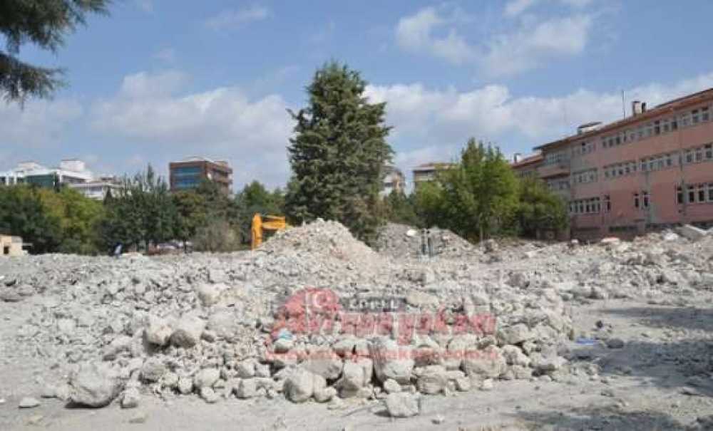 Hastane'nin Yıkım Çalışmaları Sürüyor