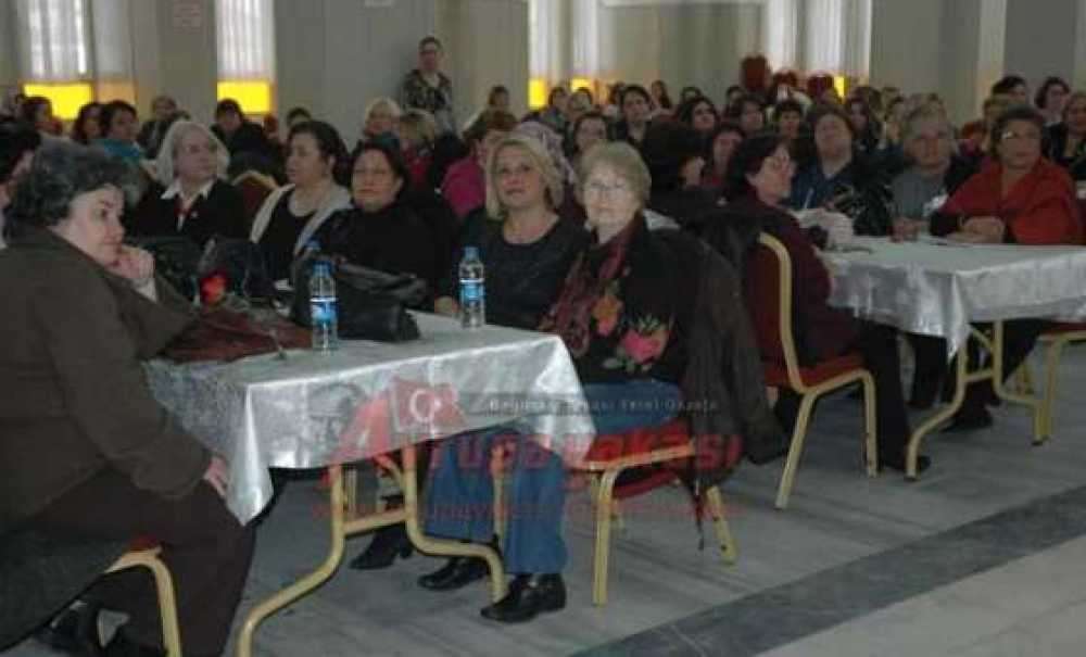 Chp Kadın Kolları`ndan 8 Mart Eğlencesi