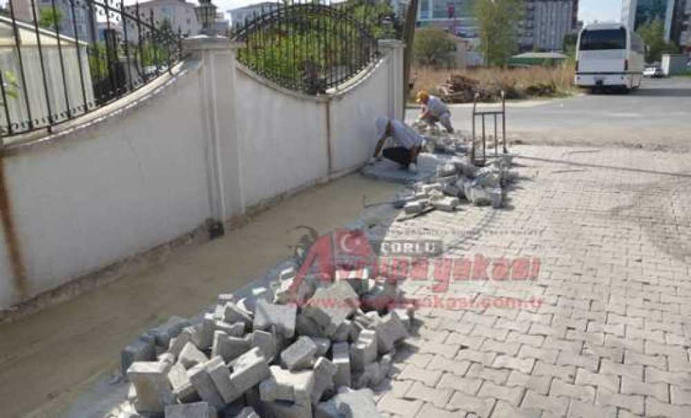 Barbaros Caddesi'ne Kilit Parke Taşı