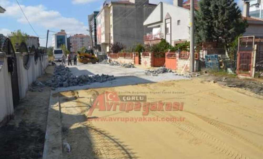 Barbaros Caddesi'ne Kilit Parke Taşı