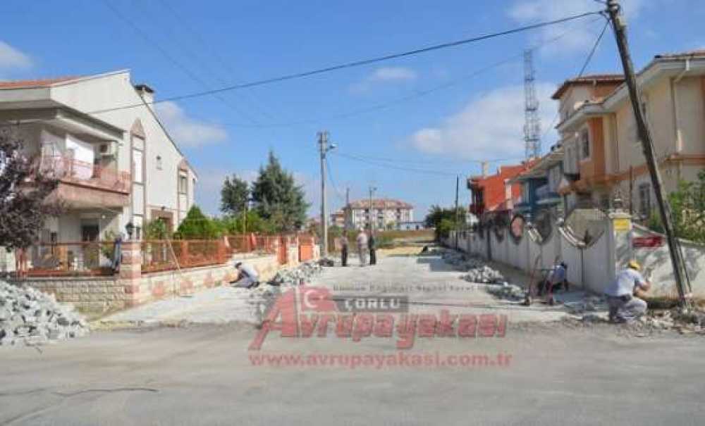 Barbaros Caddesi'ne Kilit Parke Taşı