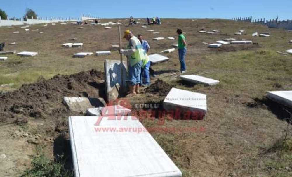 Yahudi Mezarlığında Hummalı Çalışma