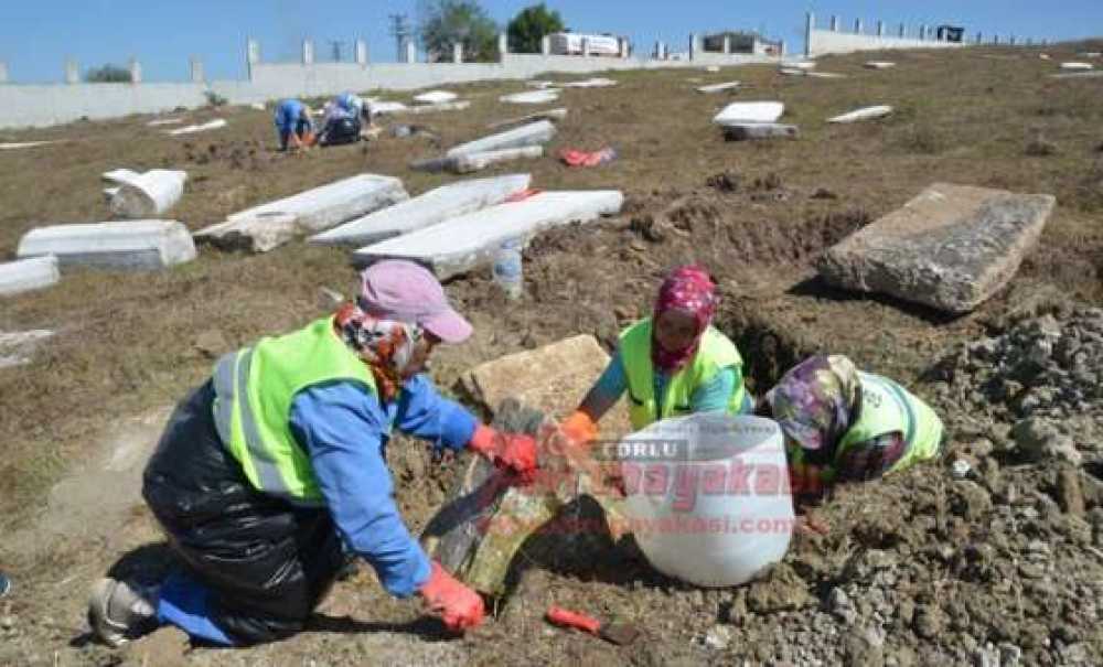 Yahudi Mezarlığında Hummalı Çalışma