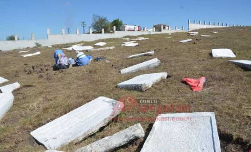 Yahudi Mezarlığında Hummalı Çalışma