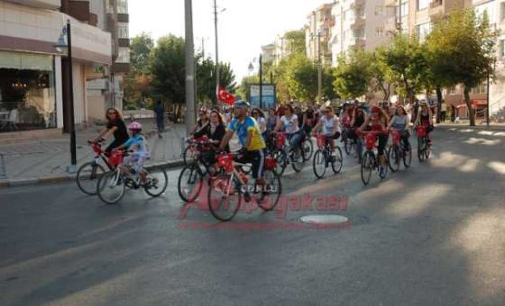 Çorlulu Kadınlardan Süslü Kadınlar Bisiklet Turu