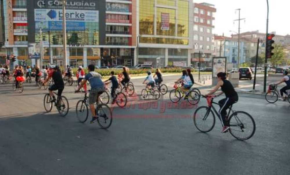 Çorlulu Kadınlardan Süslü Kadınlar Bisiklet Turu