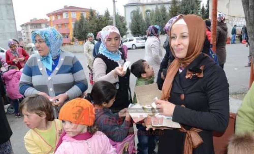 Ak Parti'den Kadınlara Hediye