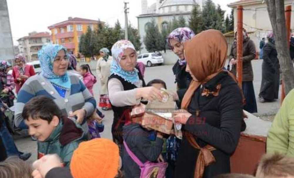 Ak Parti'den Kadınlara Hediye
