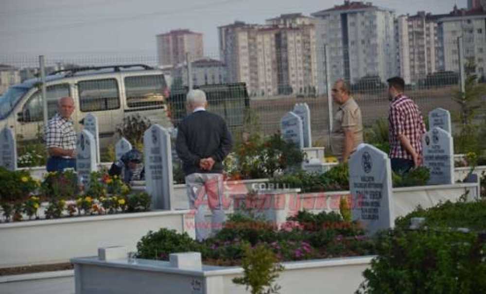 Kurban Bayramında Kabir Ziyareti