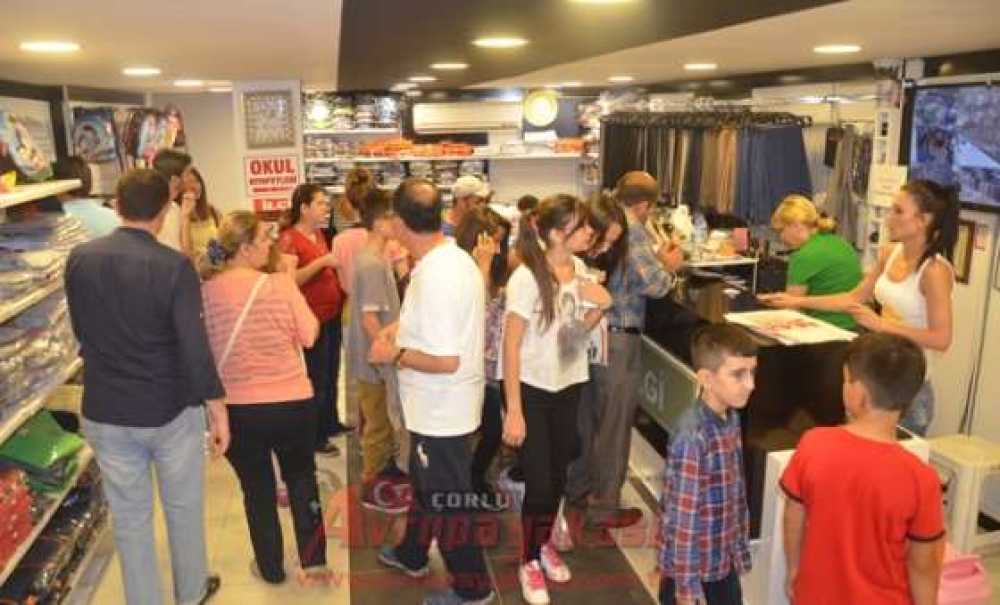 Okullar Açıldı Veliler Alışverişte