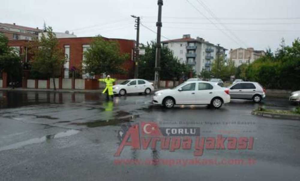 Trafik Ekiplerinin Kavşak Nöbeti Başladı