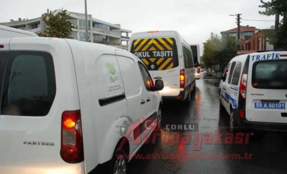 Trafik Ekiplerinin Kavşak Nöbeti Başladı