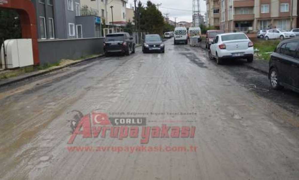 Bu Cadde Çamur İçinde