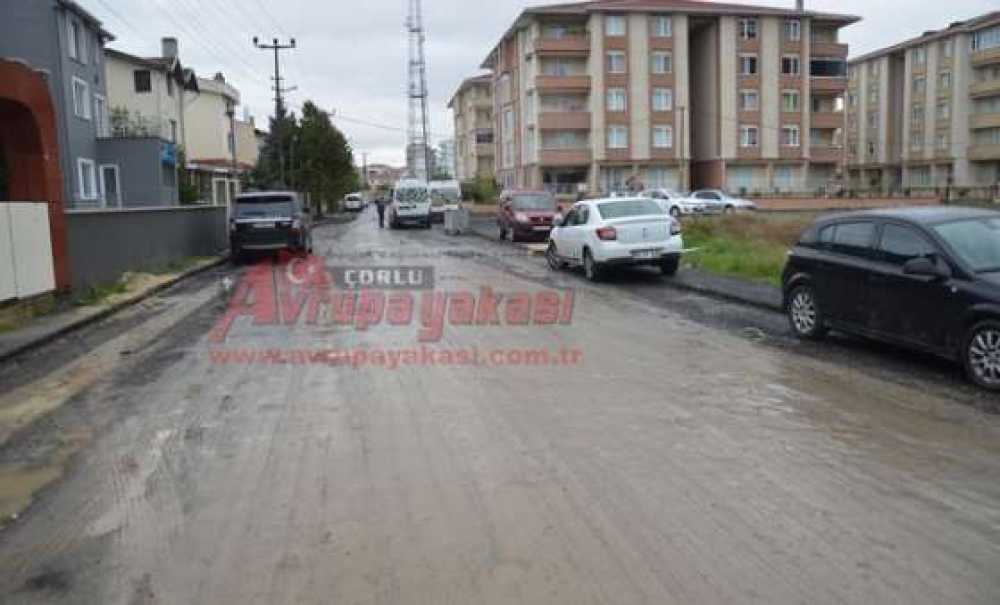 Bu Cadde Çamur İçinde