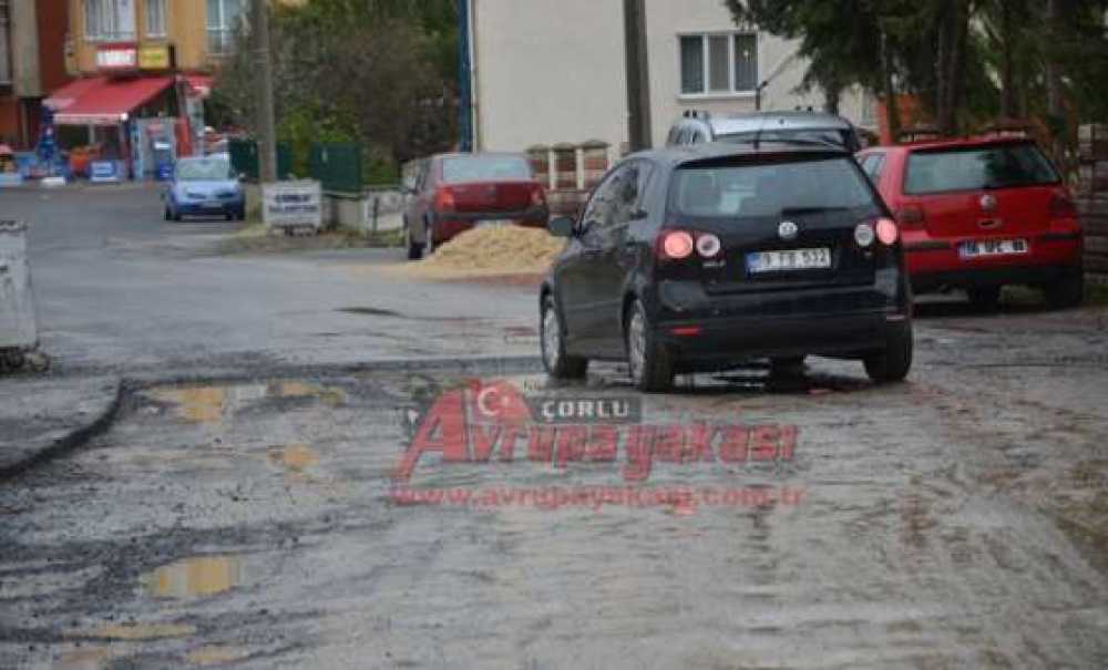 Bu Cadde Çamur İçinde