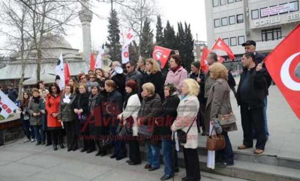 Kadınlar Günlerini Meydanda Kutladılar