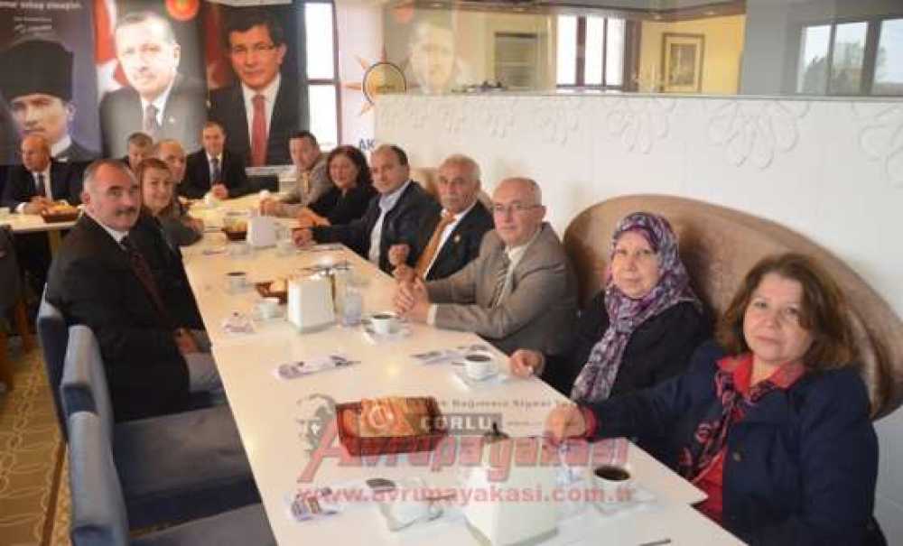 Ak Parti Adayı Akgün Muhtarlarla Bir Araya Geldi