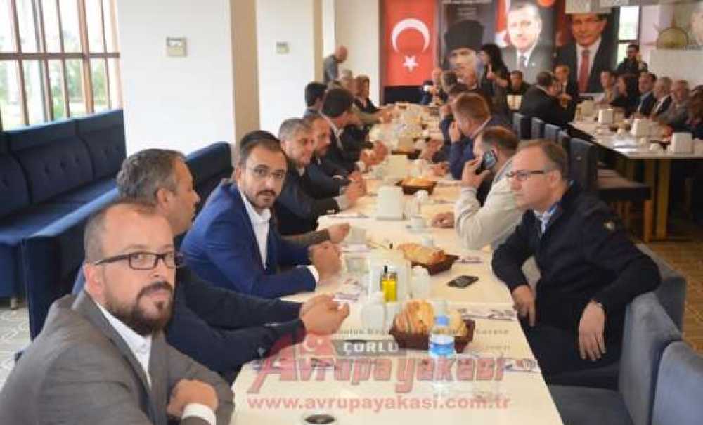 Ak Parti Adayı Akgün Muhtarlarla Bir Araya Geldi