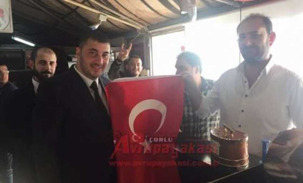 Çorlu Ülkü Ocakları'ndan Çorlu Esnafına Bayrak