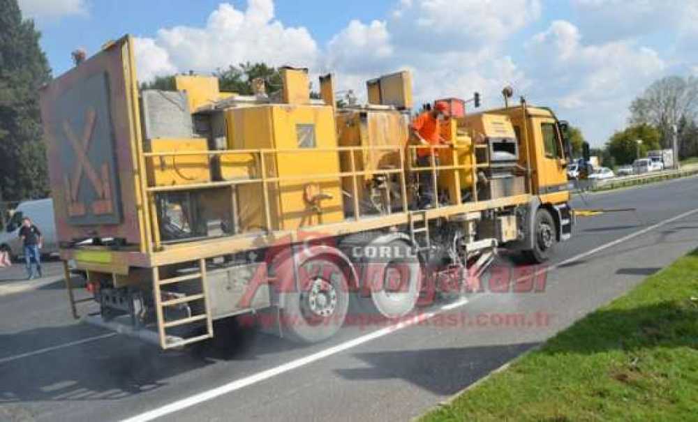 Karayolları Ekiplerinden Şerit Çalışması