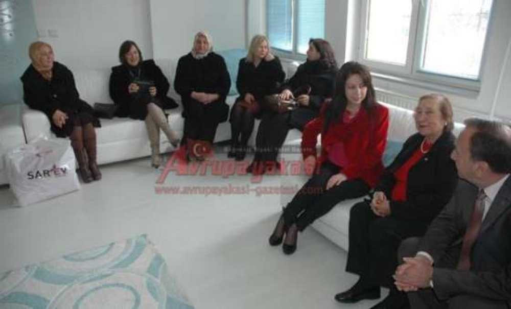 Mhp`li Kadınlardan Huzurevine Ziyaret