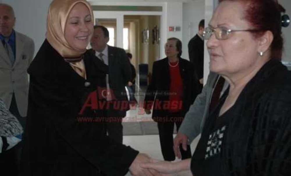 Mhp`li Kadınlardan Huzurevine Ziyaret