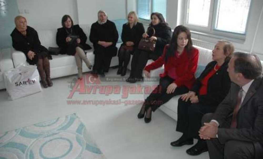 Mhp`li Kadınlardan Huzurevine Ziyaret