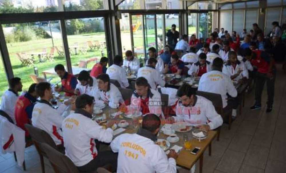 Çorlu Belediye Başkanı Ünal Baysan`dan Çorluspor 1947`ye Destek Ve Moral Kahvaltısı