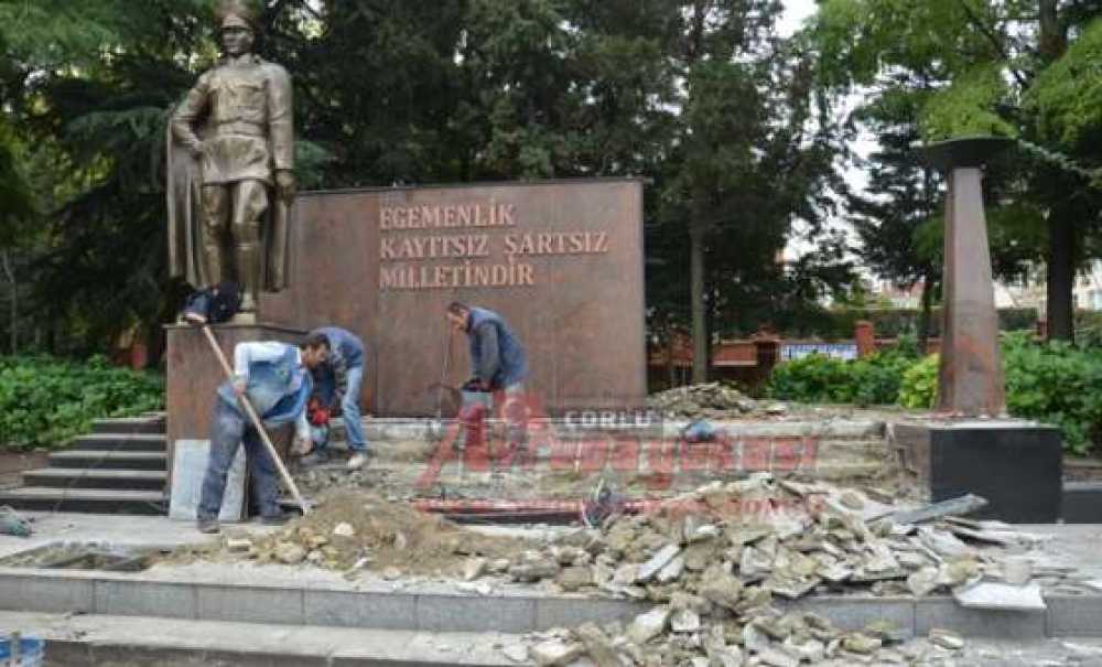 Atatürk Meydanı`nda Düzenleme Çalışmaları Başladı