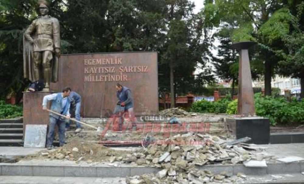 Atatürk Meydanı`nda Düzenleme Çalışmaları Başladı