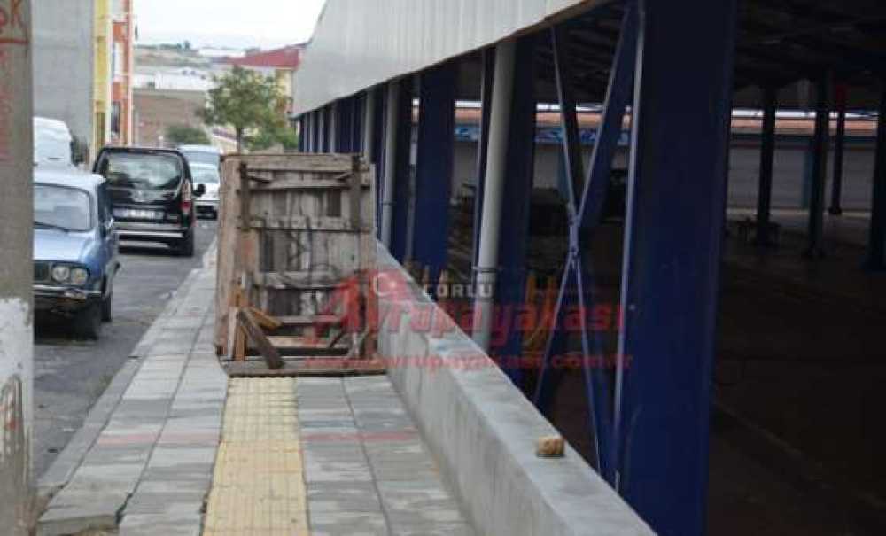 Tezgahların Burada Ne İşi Var?