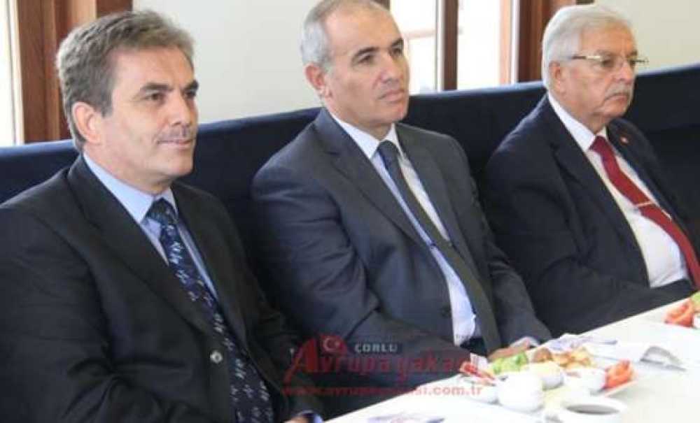 Çorlu`daki Din Görevlileri Emekli Din Görevlileri Ile Buluştu