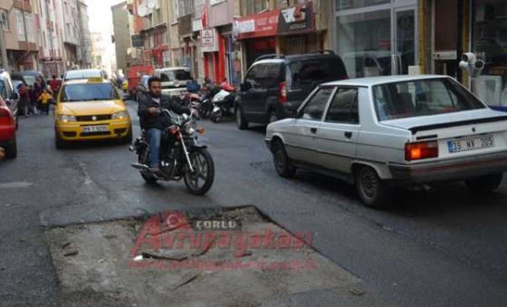 Bozuk Yollar Vatandaşı Çileden Çıkarıyor