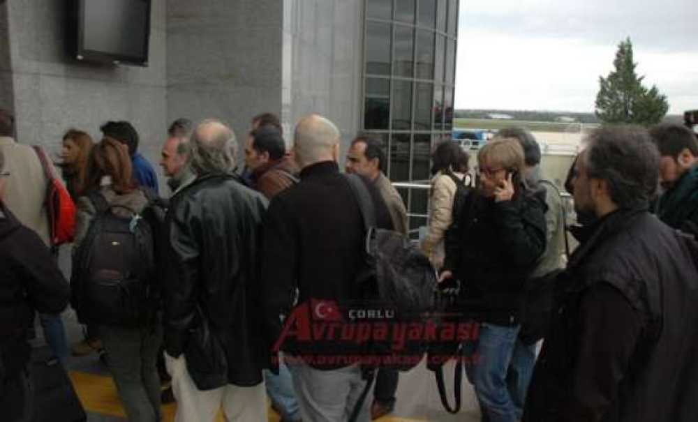 İspanya Başbakan Yardımcısını Taşıyan Uçak Çorlu'ya Acil İniş Yaptı