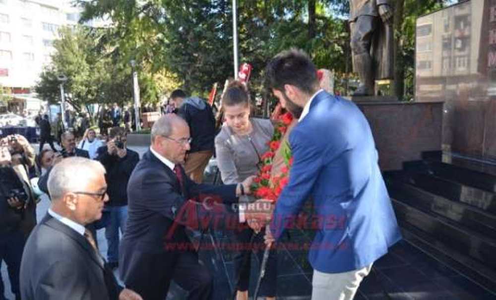 Chp Çorlu İlçe Örgütü`nden Atatürk Anıtı`na Çelenk