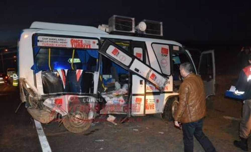 Chp Otobüsü Kaza Yaptı