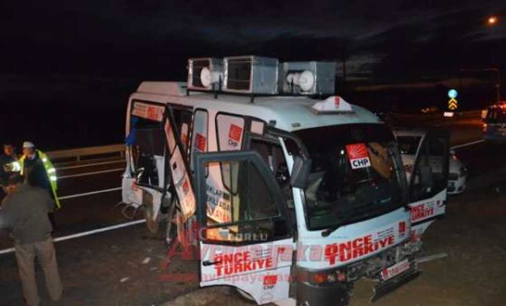 Chp Otobüsü Kaza Yaptı