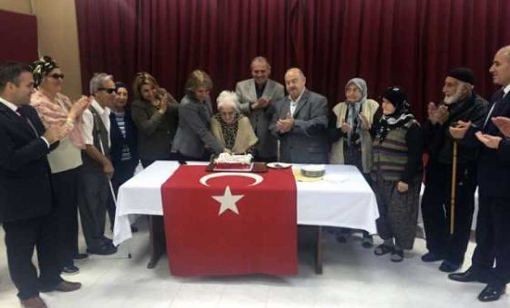 Vali Salihoğlu, Cumhuriyetle Yaşıt Yaşlıların Doğum Günlerini Kutladı