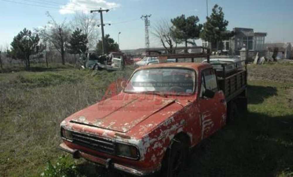 Hurda Araçlar Satılmayı Bekliyor