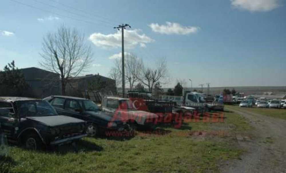 Hurda Araçlar Satılmayı Bekliyor