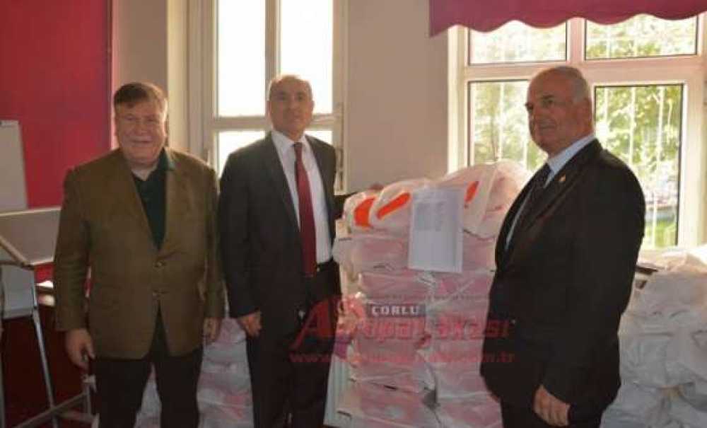 Çorlu Tso´dan İhtiyaç Sahibi 700 Öğrenciye Ayakkabı Yardımı
