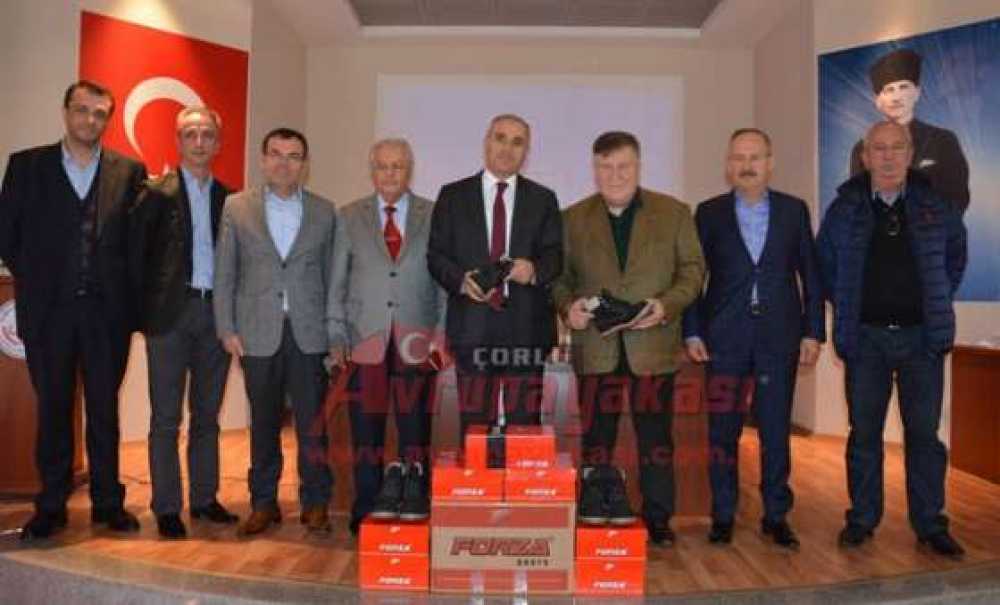 Çorlu Tso´dan İhtiyaç Sahibi 700 Öğrenciye Ayakkabı Yardımı