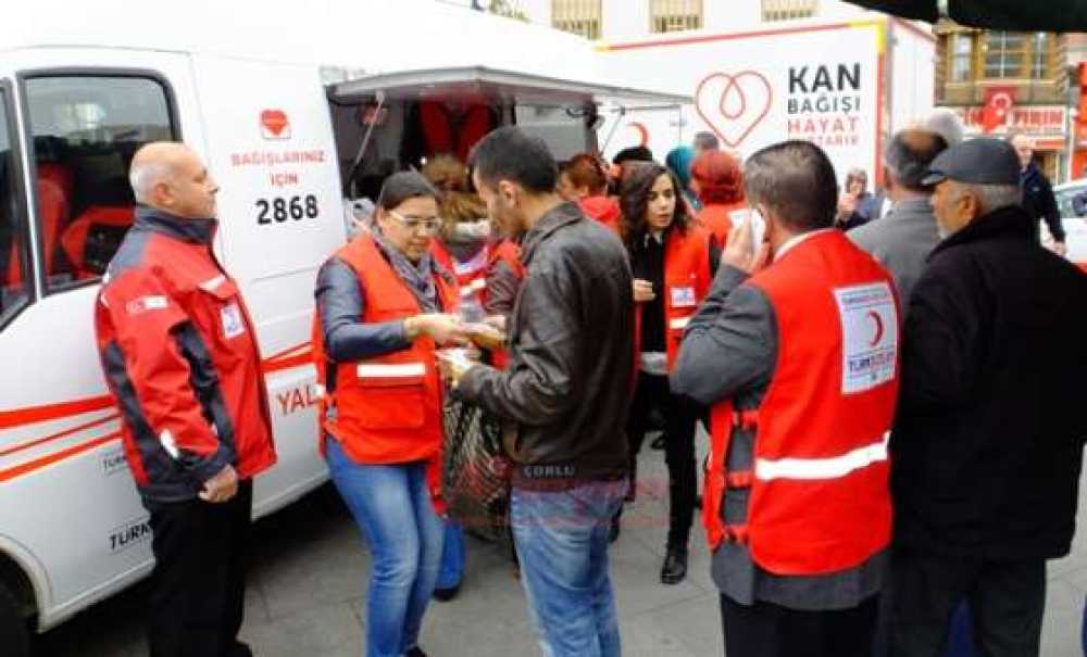 Kızılay Çorlu Şubesinden Aşure Dağıtımı