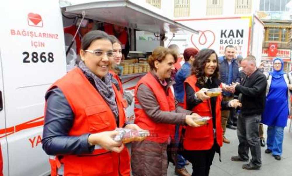 Kızılay Çorlu Şubesinden Aşure Dağıtımı