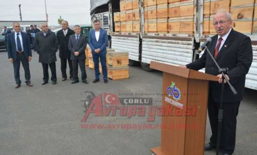 Çorlu'da Arı Üreticilerine Kovan Dağıtıldı
