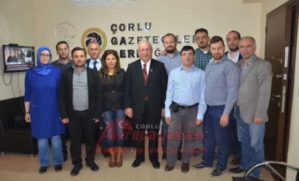 Kadir Albayrak`tan Çorlu Gazeteciler Derneği`ne Ziyaret