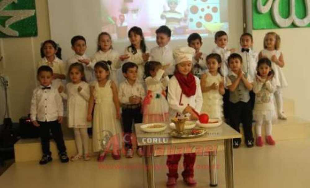 Amine Hatun Kur`an Kursu`nda Aşure Etkinliği