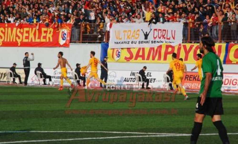 Alkışlar Çorluspor 1947`ye (Görüntülü Haber)