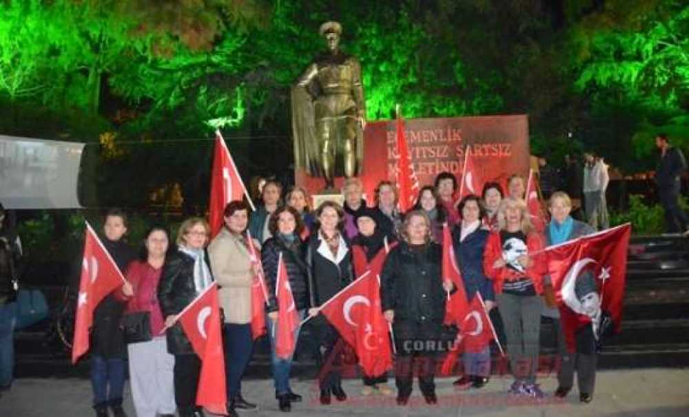 Chp`li Gençlerden Ata`ya Saygı Nöbeti