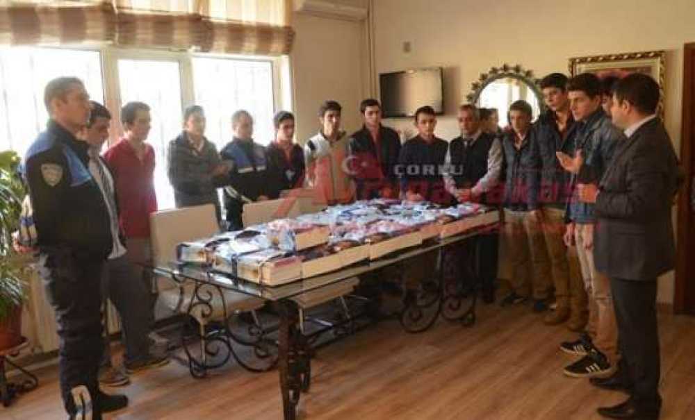 Çorlu Emniyetinden Öğrencilere Kitap